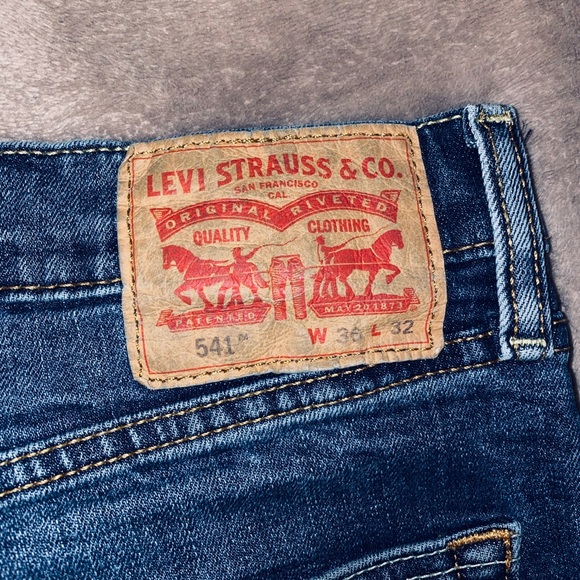 Men’s Levi Strauss 541 Jeans - Picture 3 of 4